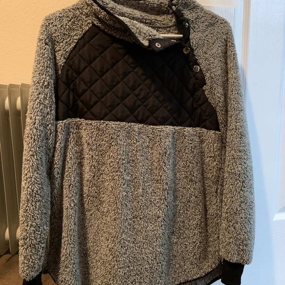 Women’s Sweatshirt Size Small